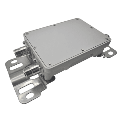 Combinador de Bandas de Dos Vías / 698-960 MHz y 1710-2700 MHz / PIM3 -140 dBc / Potencia Pico 800 W / Conectores N Hembra / IP40